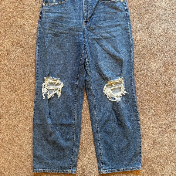 High-waisted, long, blue jeans with two holes on the knees - Picture 3 of 7